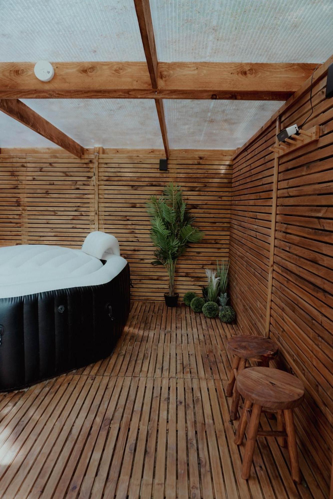 Le Chalet Tipi Avec Jacuzzi Et Jardin Τρουά Εξωτερικό φωτογραφία